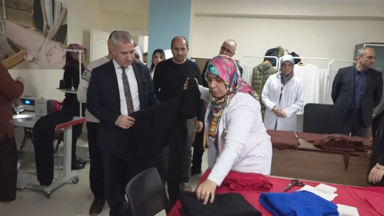 Hazır giyim kursunda üretilen kıyafetler Filistin’e gönderilecek