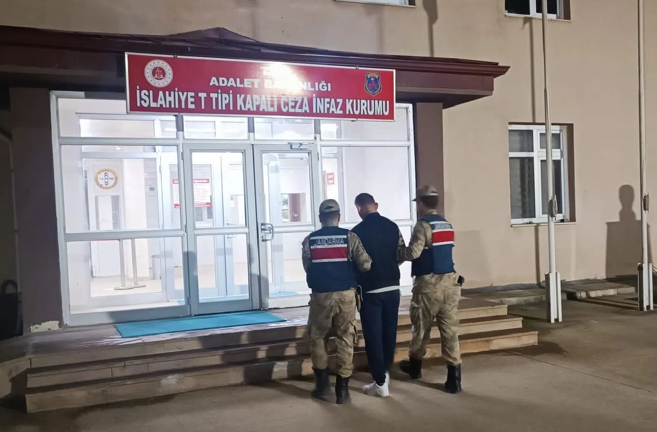 4 ayrı evi soyan hırsızlar jandarmadan kaçamadı