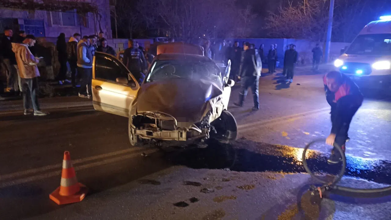 Kontrolden çıkan otomobil bahçe duvarına çarptı: 2 yaralı