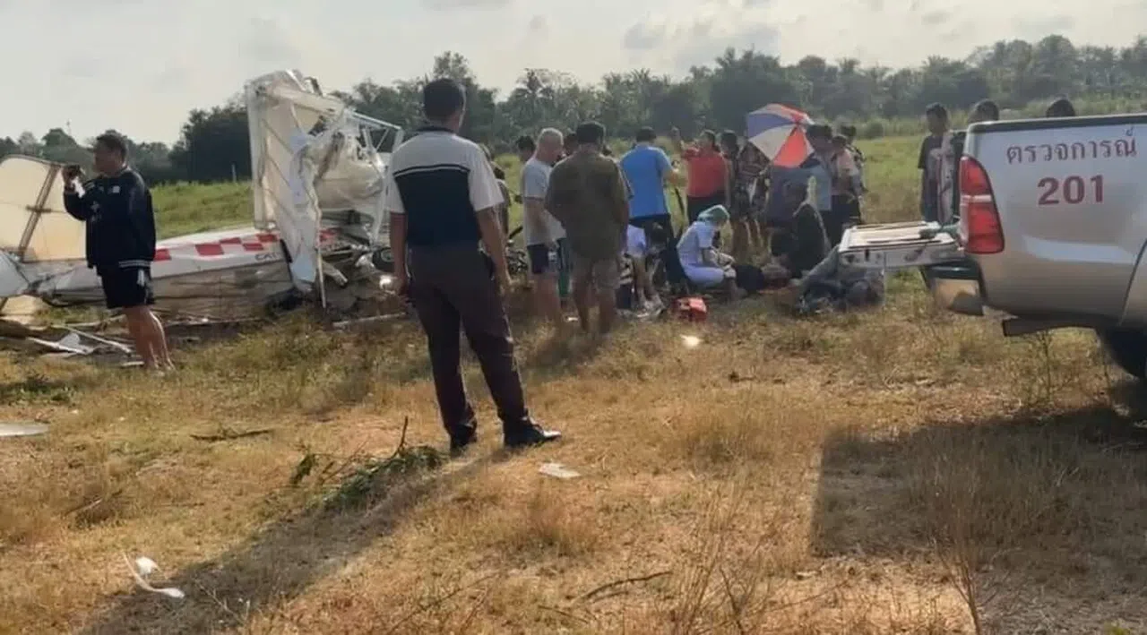 Tayland'da uçak tarlaya çakıldı