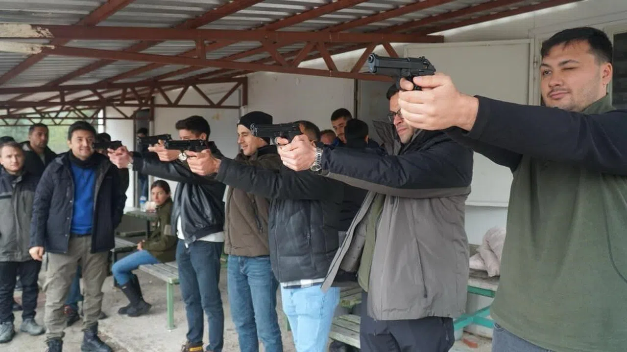 Orman muhafaza memurlarına silah eğitimi