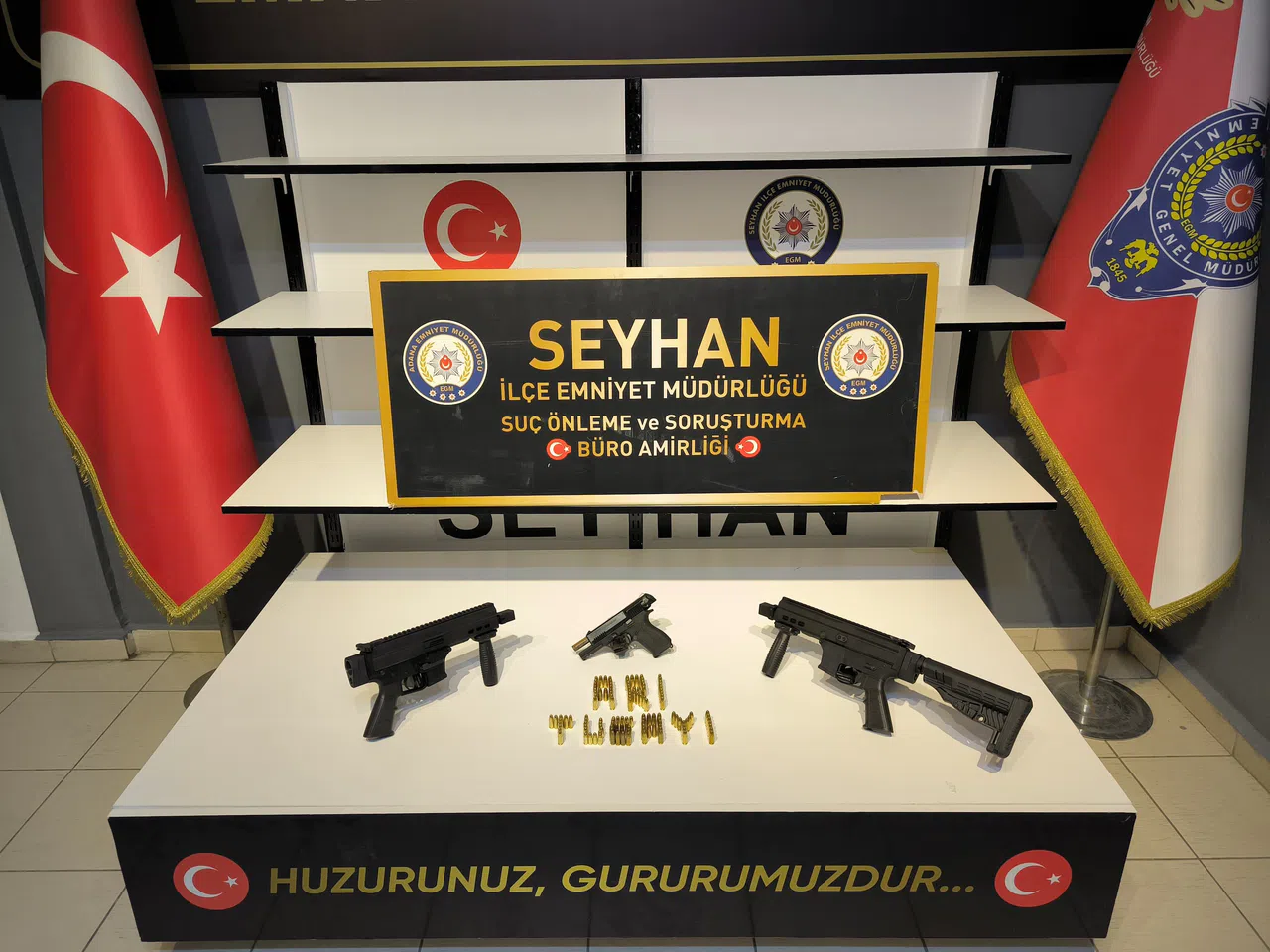 Müstakil eve operasyon: 2 hafif makineli tüfek ele geçirildi  