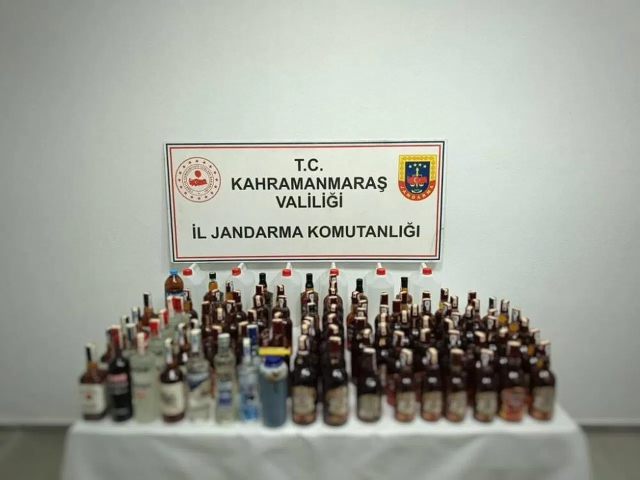 Kahramanmaraş’ta sahte içkiler jandarmaya takıldı