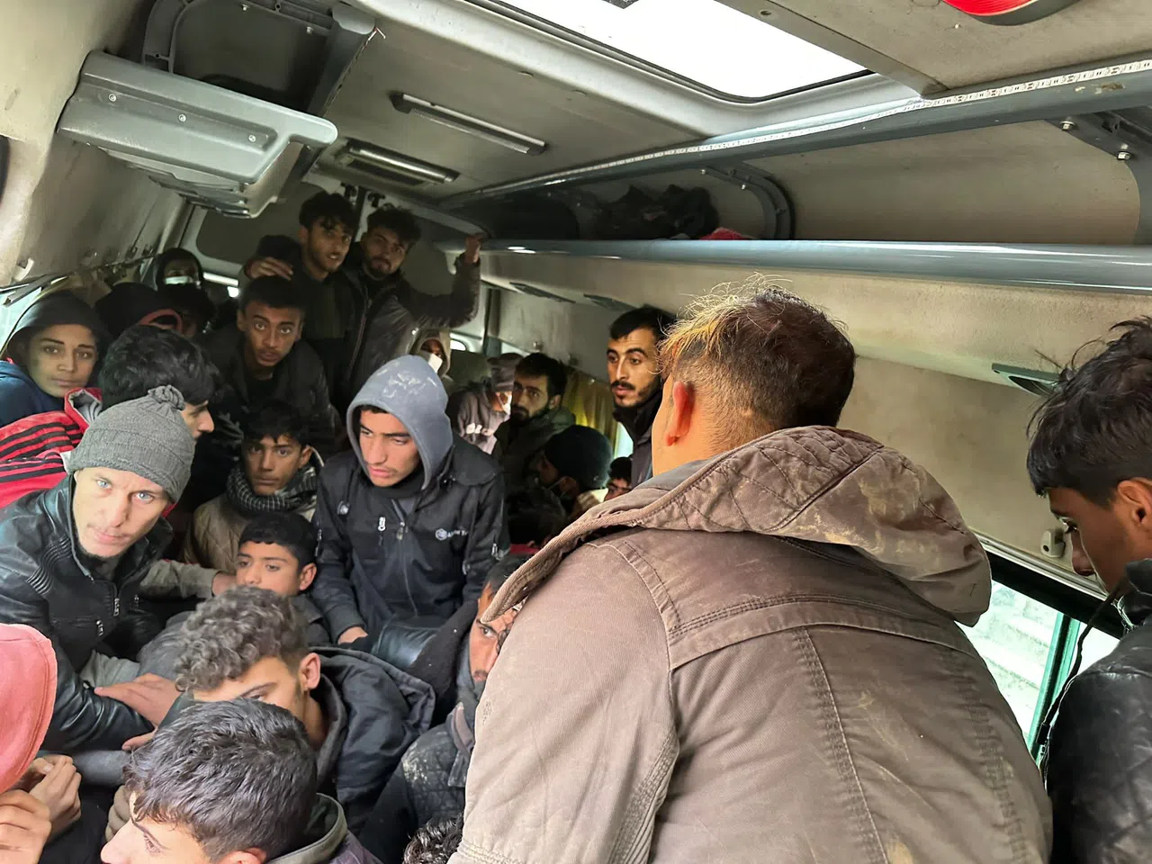 53 kaçak göçmen yakalandı