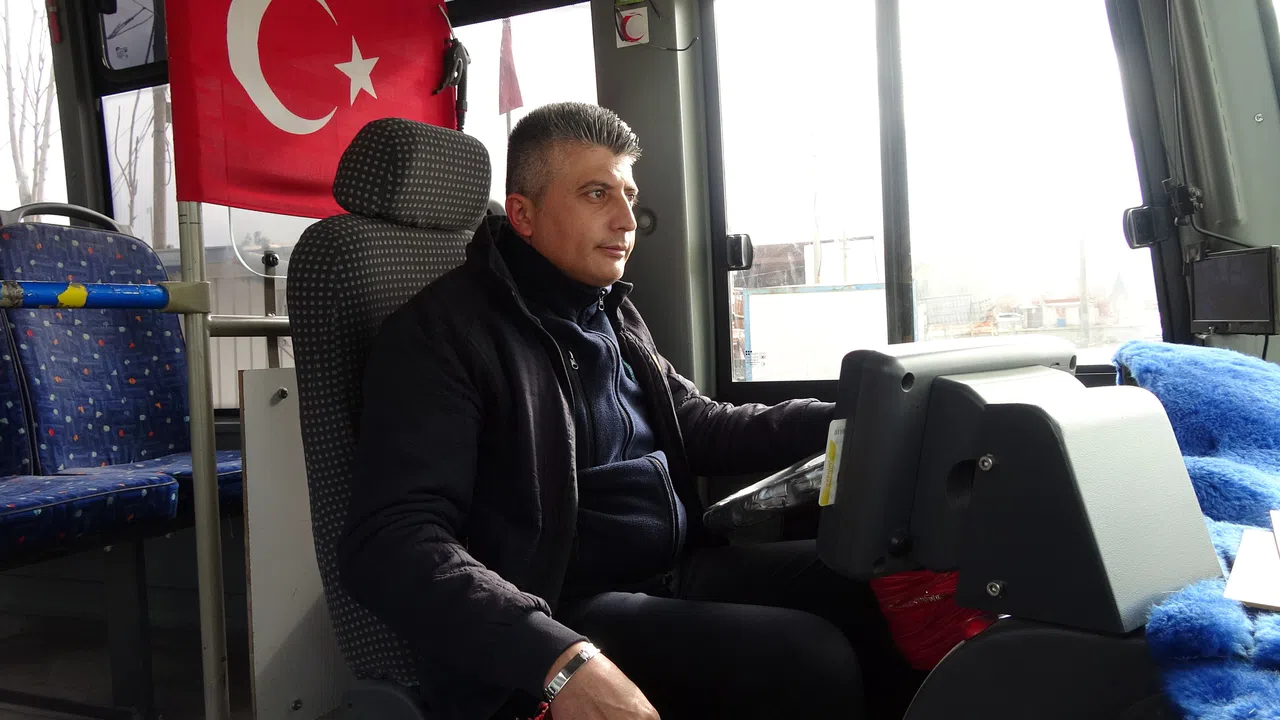 Halk otobüsünde oyuncak tabancayla tehdit karakolluk etti