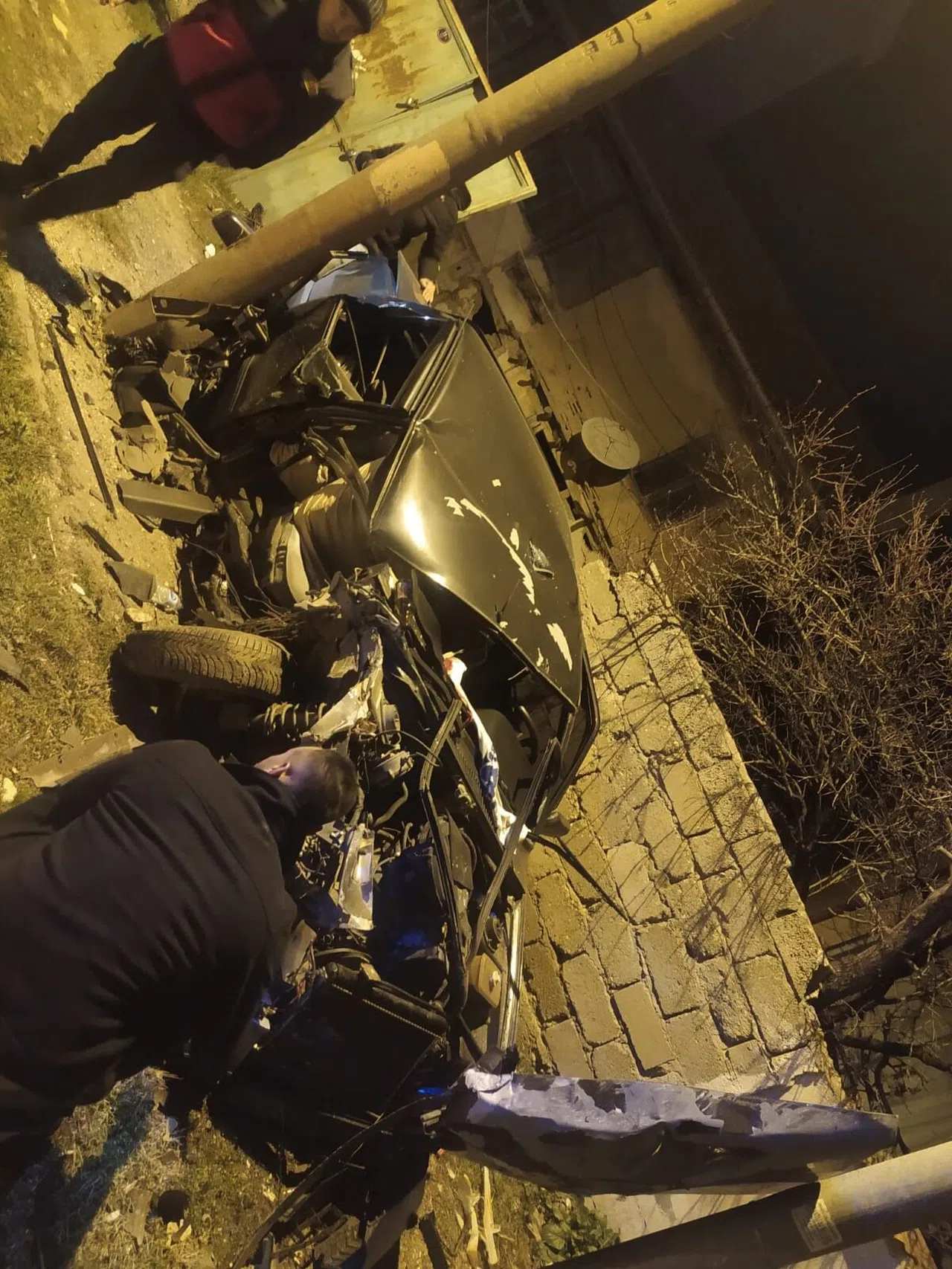 Alkollü sürücü direğe çarptı, Tofaş otomobil hurdaya döndü   
