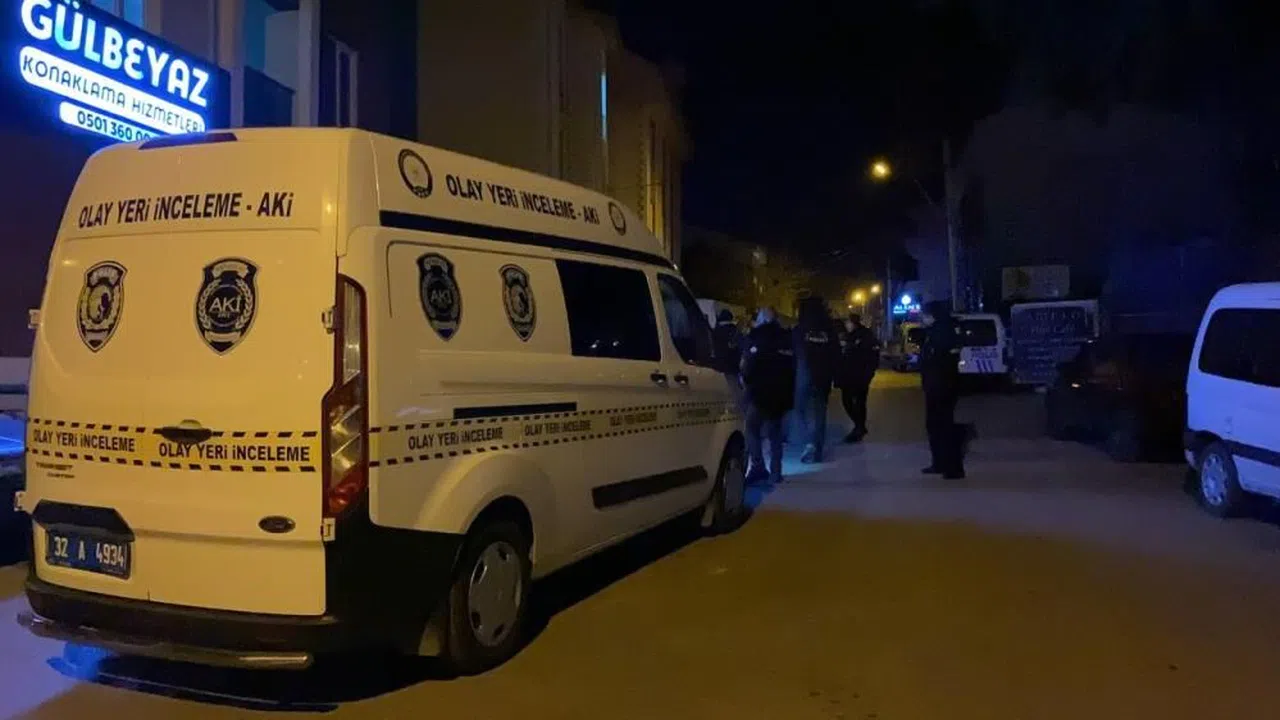 Kız meselesi kavgasında bıçaklar çekildi: 3 yaralı