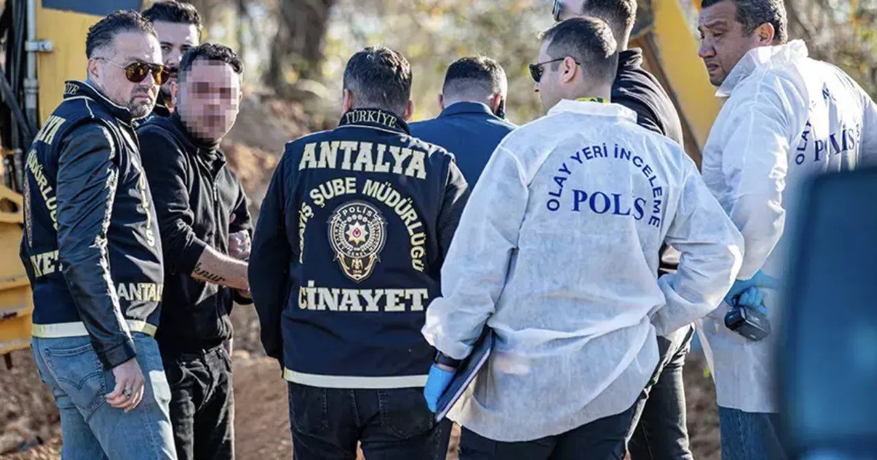 Antalya'da 36 gündür kayıp kurye,Battaniye'ye sarılı bir kadın cesediyle bulundu
