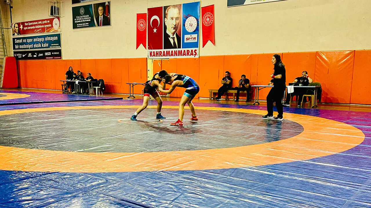 Kahramanmaraş’ta genç sporcular mindere çıktı