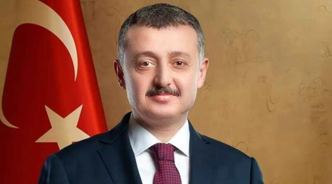 Tahir Büyükakın kimdir?