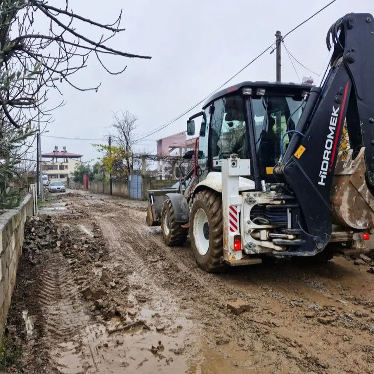 Türkoğlu’nun Sokakları Büyükşehir’le Hafriyat Atıklarından Temizleniyor