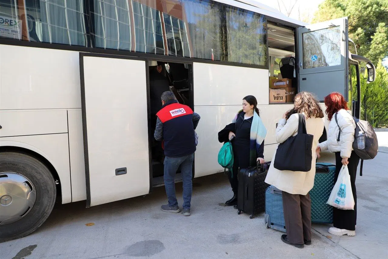 İzmirli öğrencilerden Kahramanmaşlı depremzedelere yardım