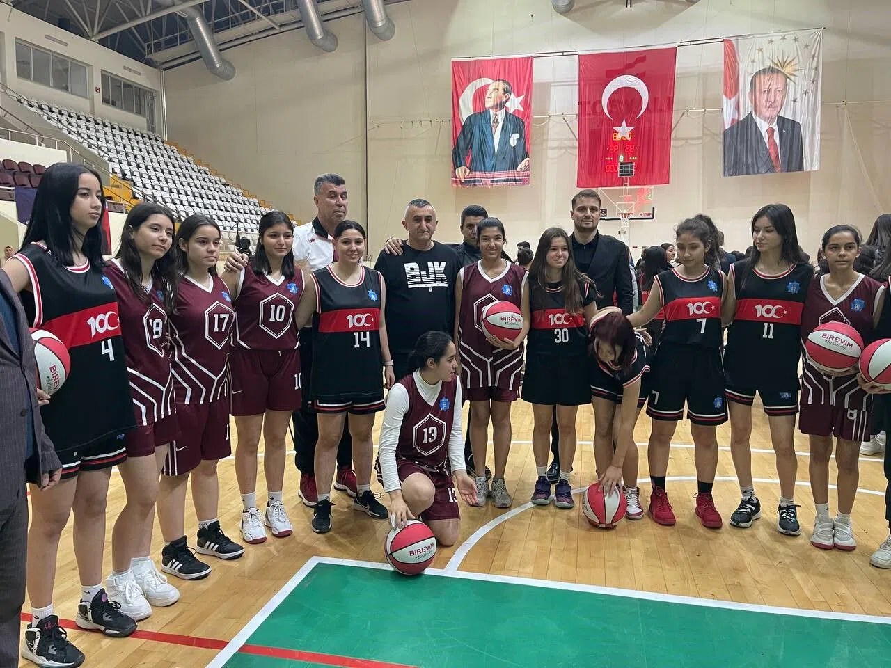 Beşiktaş Kadın Basketbol Takımı, depremzede öğrencilerle bir araya geldi