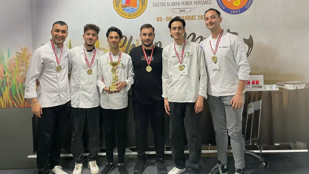 Gastronomi öğrencileri altın madalyaları topladı  