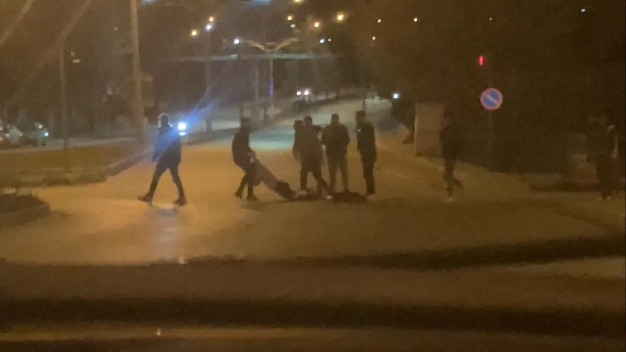 Alkollü mekanda çıkan kavga sokağa taştı