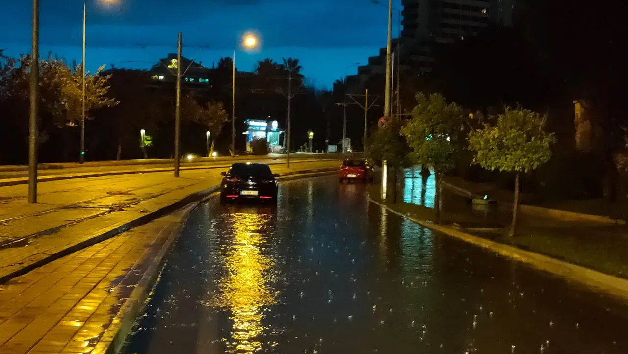 Yoğun yağış ve selden ötürü okullar tatil edildi  