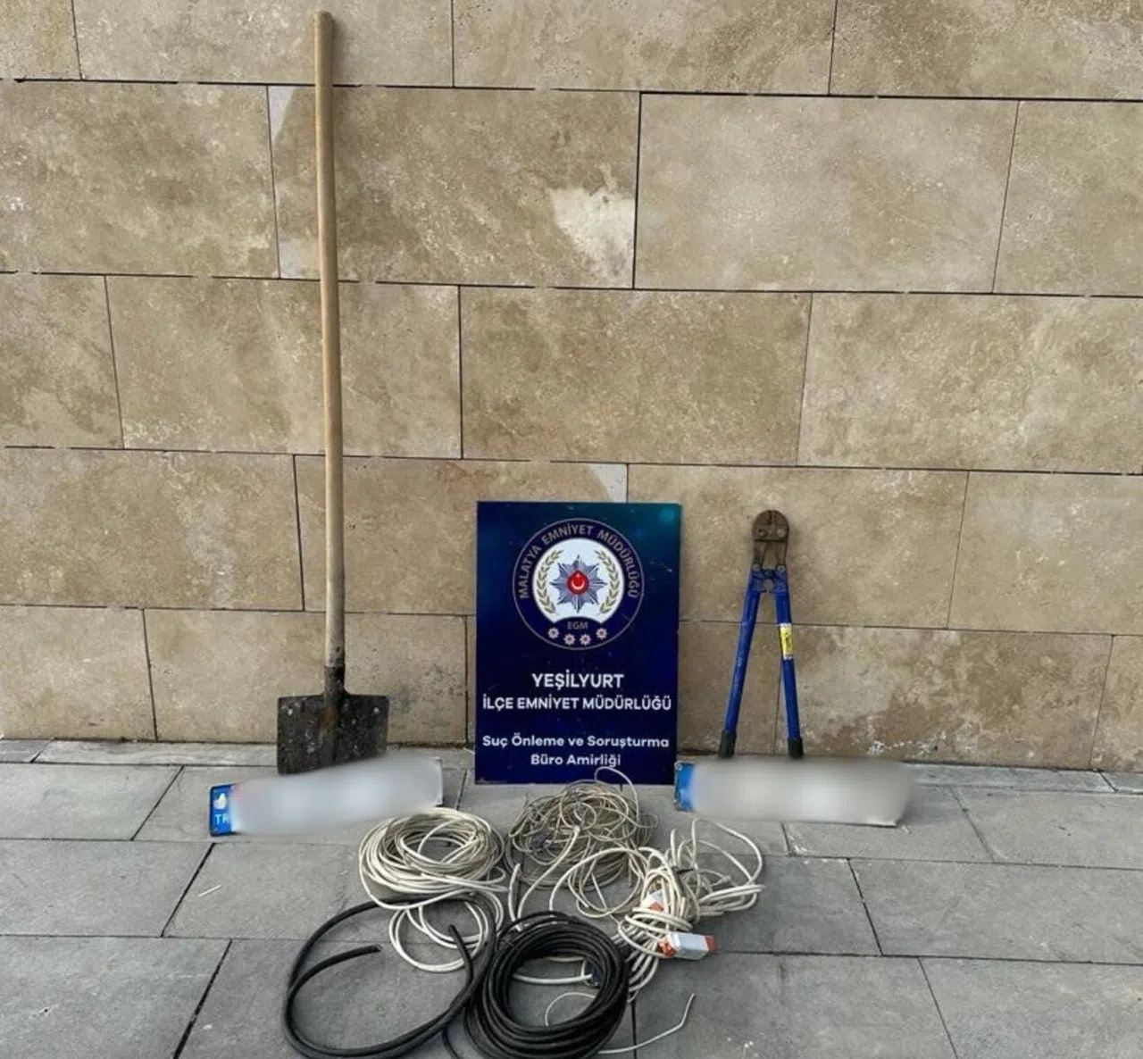 ATM’nin kablolarını çalan hırsız yakalandı