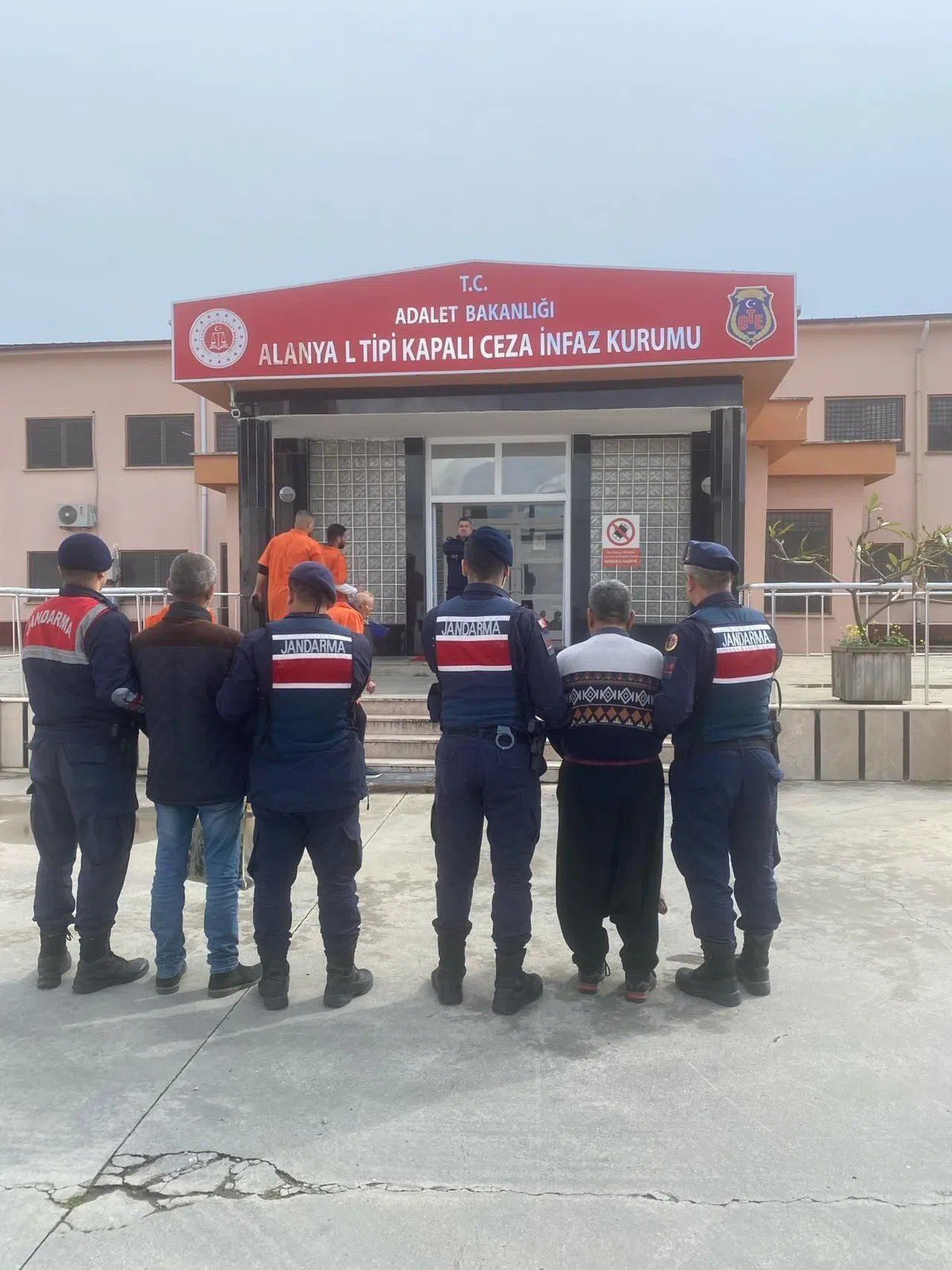 15 kasa avokado çalan 2 hırsız yakalandı