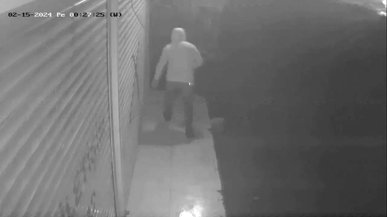 Maskeli şahıslar iş yerlerini işaretledi