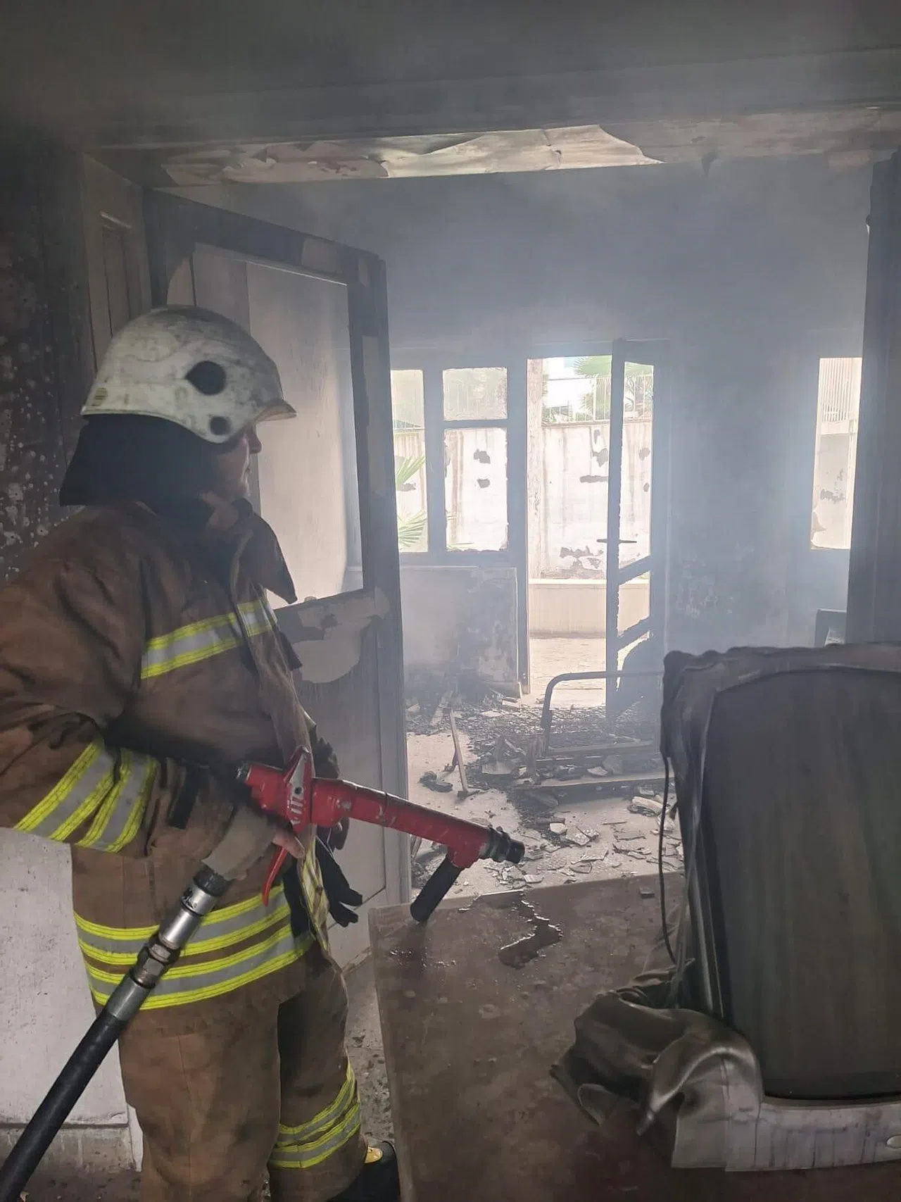 İskenderun’da Metruk binada yangın çıktı  