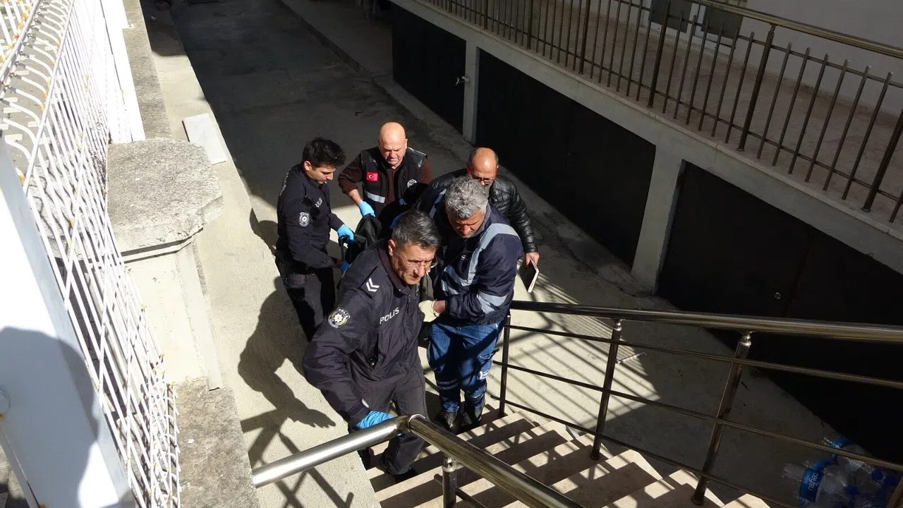 2 çocuk annesi eşini tabanca ile vurarak öldürdü