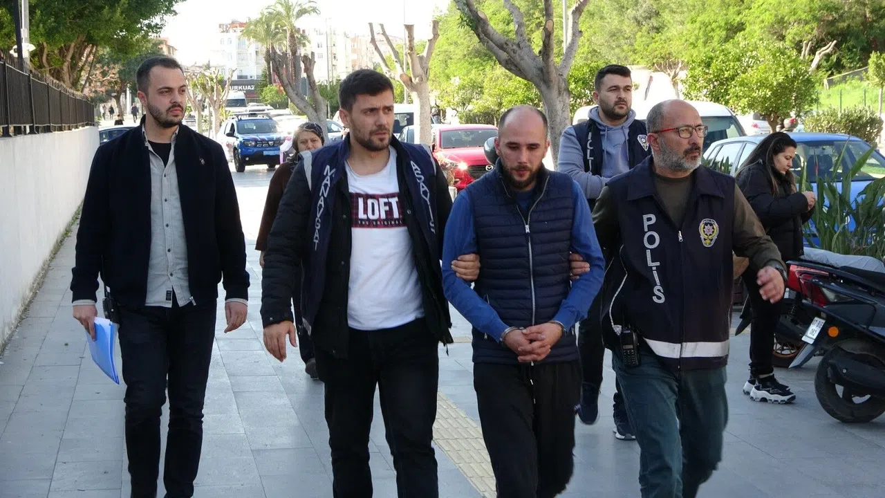 Eşini katleden zanlı, mekanda para üstünü bırakmış