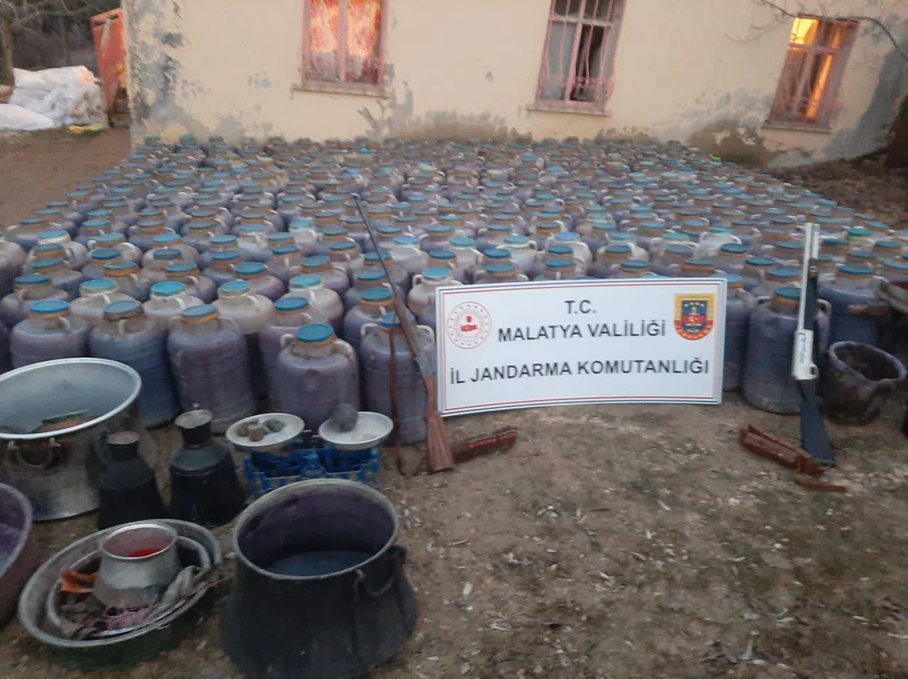13 bin 464 litre kaçak şarap ele geçirildi