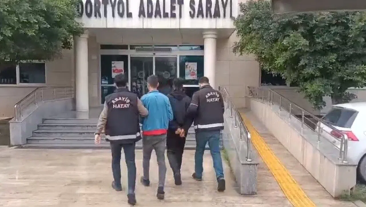 Aranan 2 hükümlü yakayı ele verdi  