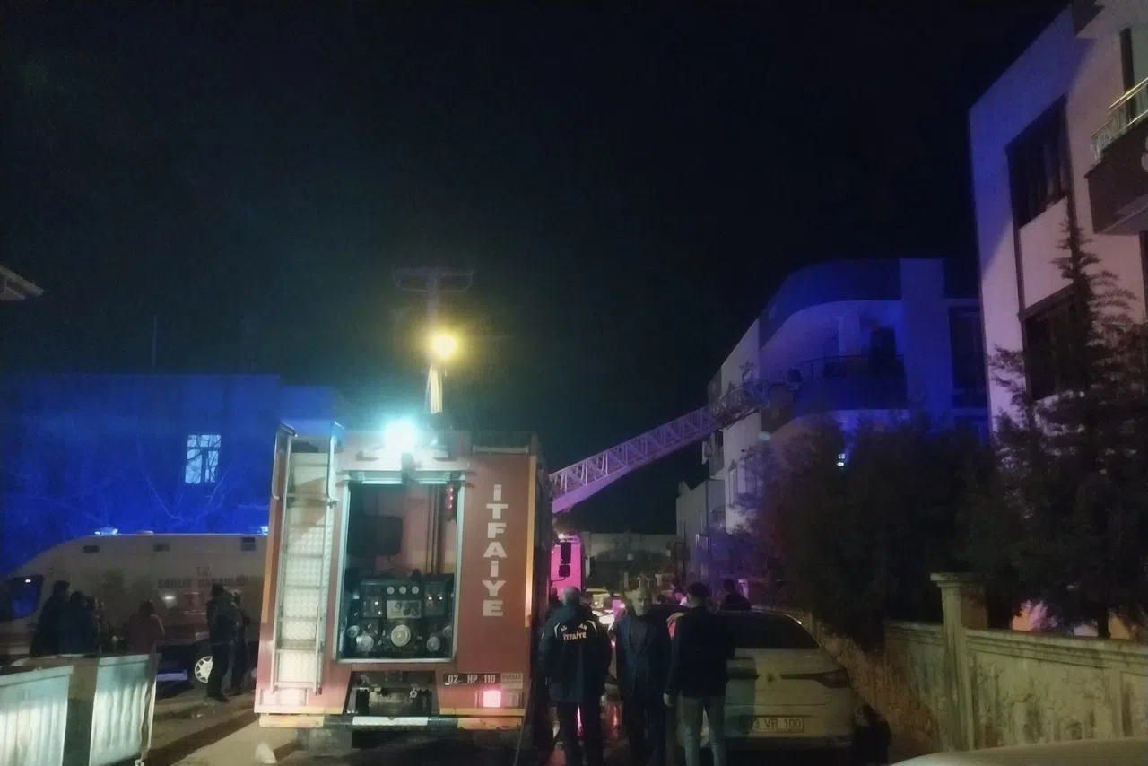 Yangında 4 kişi zehirlendi