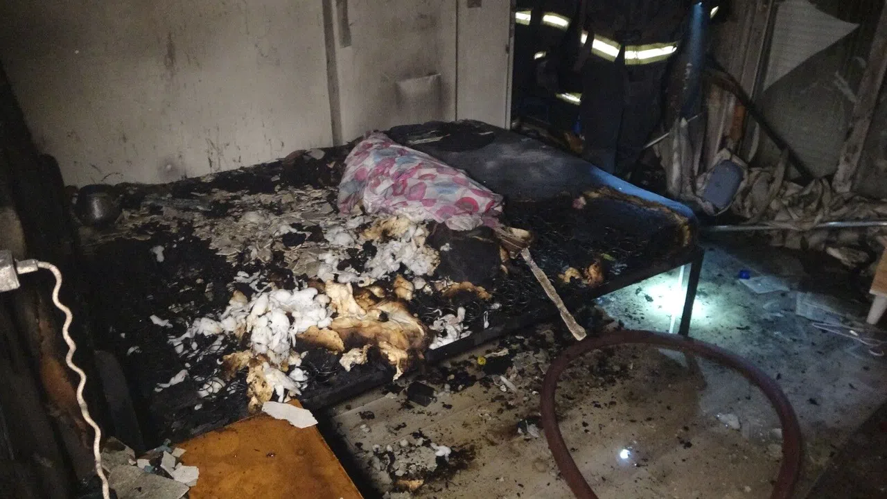 Yangında dairedeki tüm eşyalar yandı