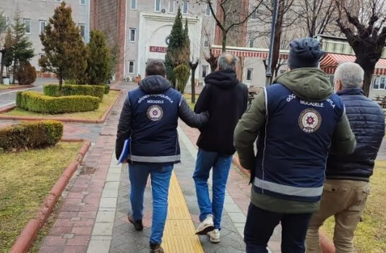 15 göçmen sınır dışı edildi