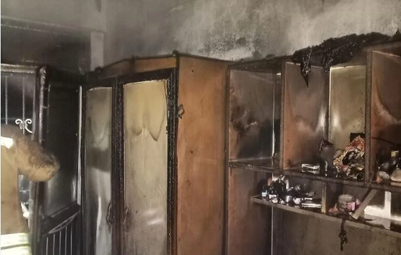 Yanan ev kullanılmaz hale geldi