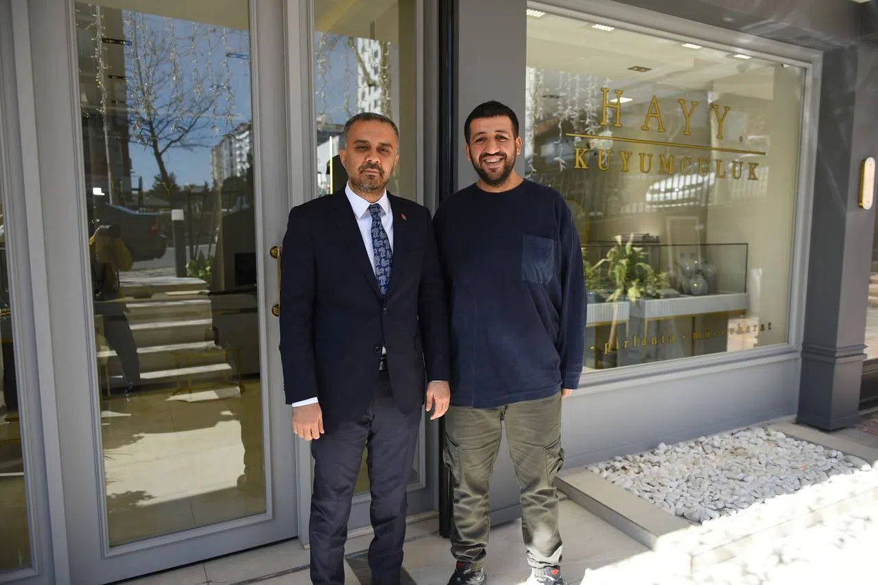 Hanifi Toptaş esnafları ziyaret etmeye devam ediyor