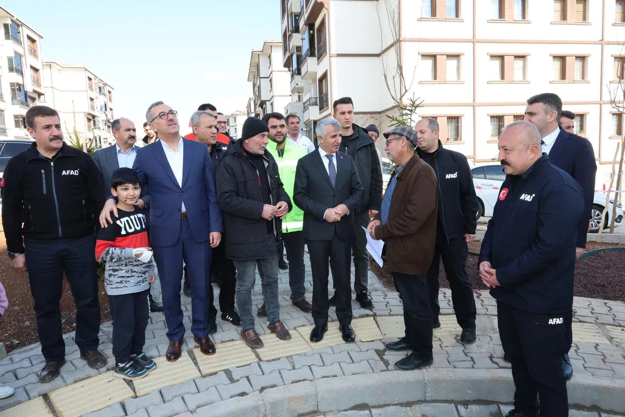 Vali Ünlüer, Ferhuş Mahallesi Afet Konutları’nı İnceledi