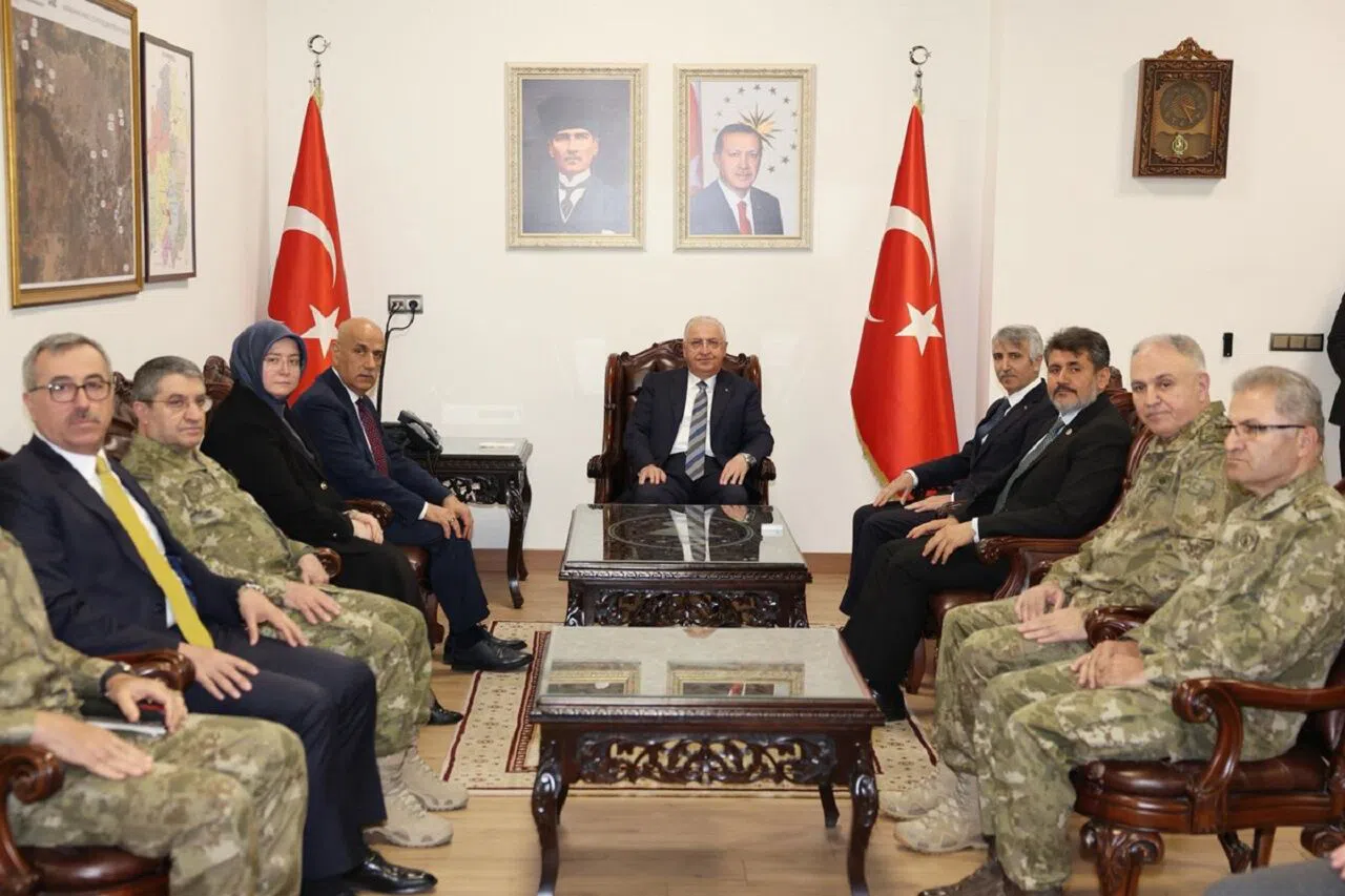 Bakan Yaşar Güler, Valiliği ziyaret etti