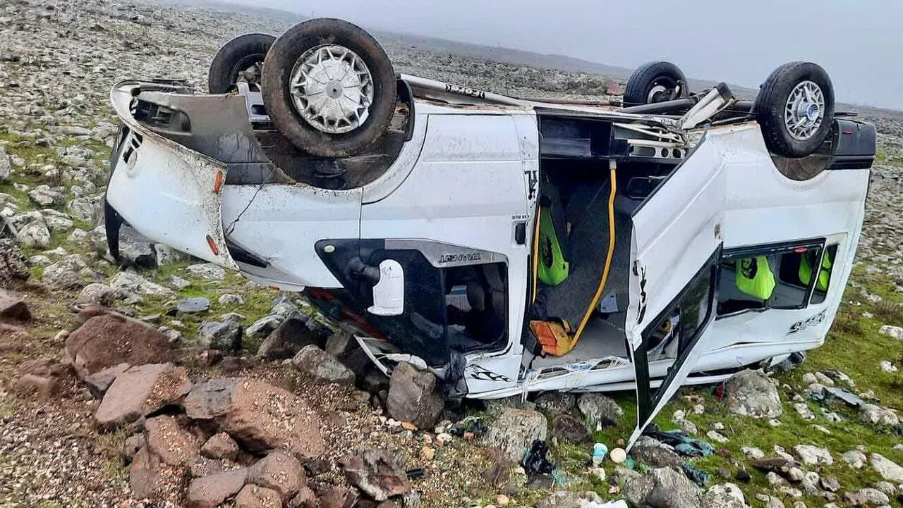 Pazarcık’ta öğrenci servisi devrildi: 15 yaralı