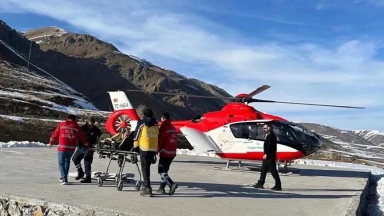 Ambulans helikopter hamile kadın için havalandı