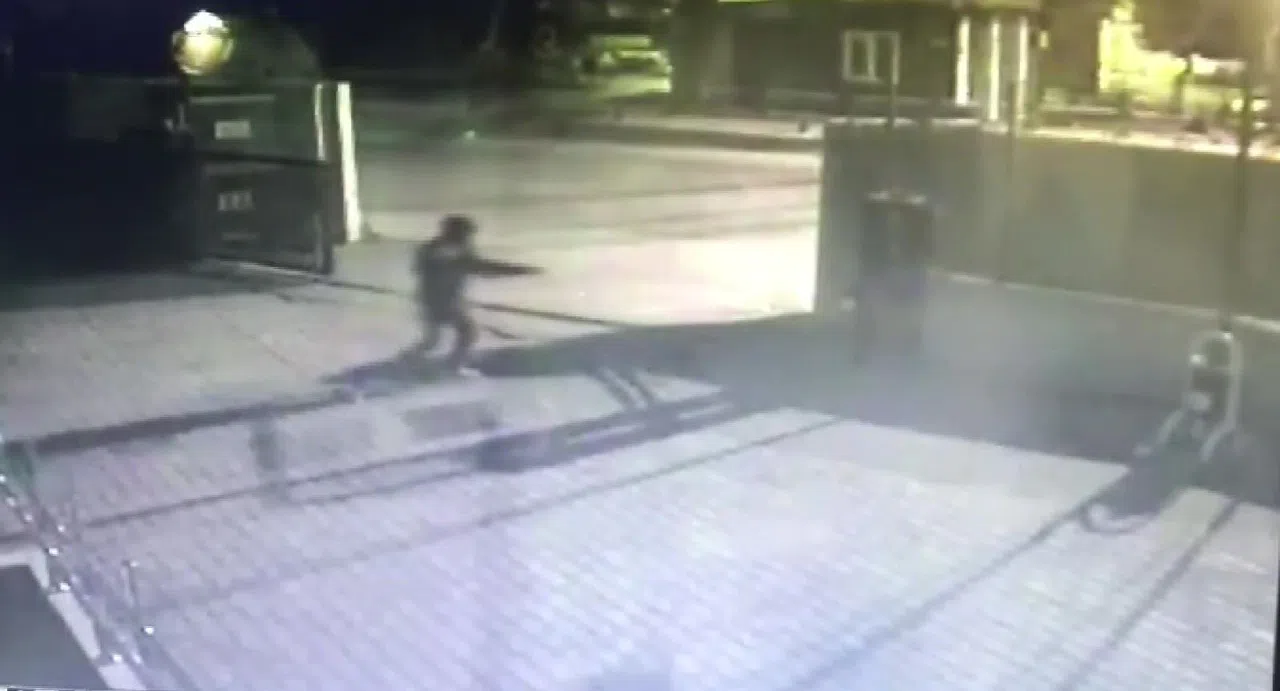 Karakola pompalı tüfekle saldırı kamerada  