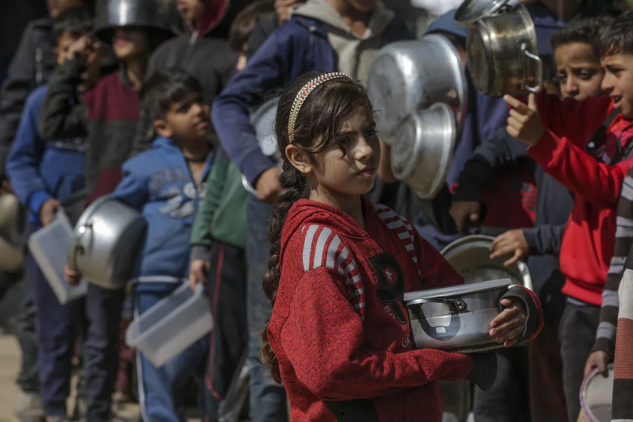 Gazze'de 16 çocuk yetersiz beslenmeden öldü