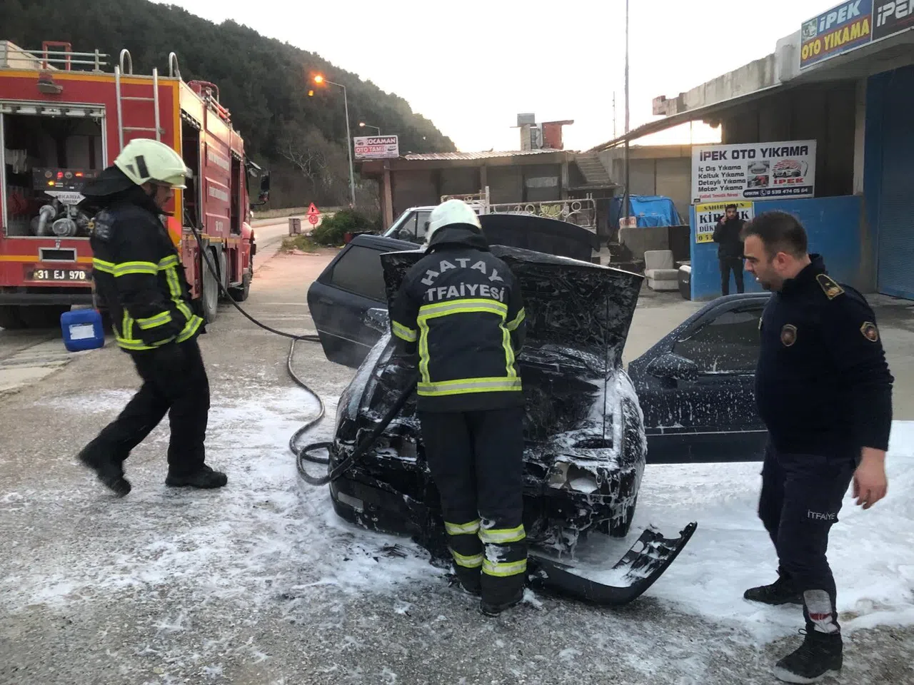 Yanan araçta maddi hasar oluştu  