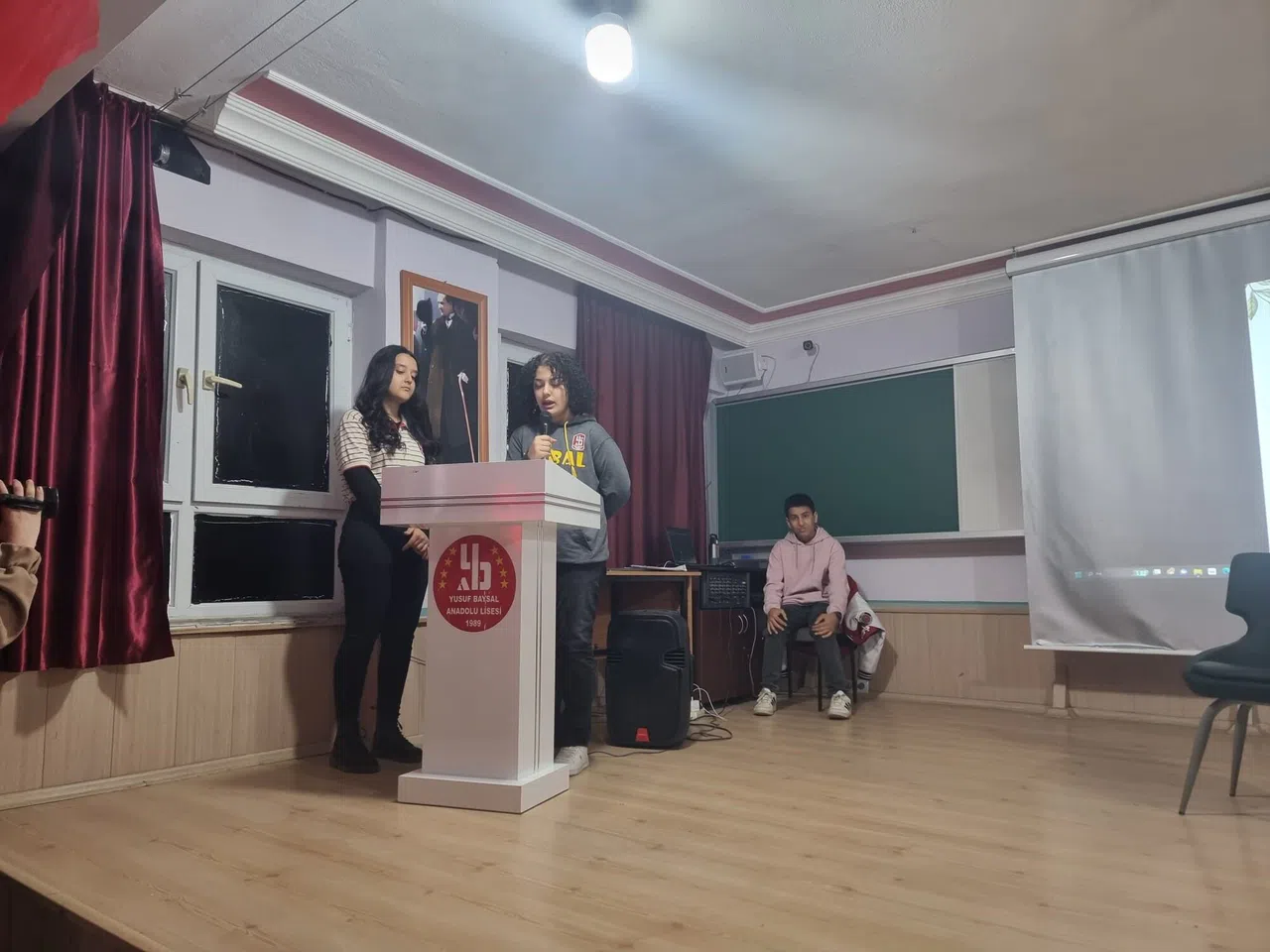 Kadın gazeteciden öğrencilere meslek sırları