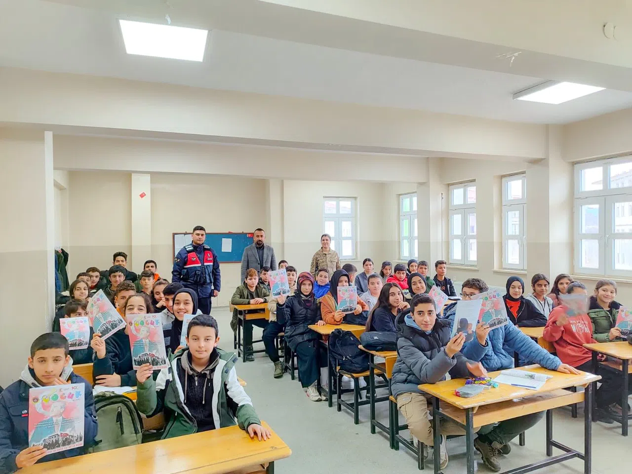 Jandarmadan öğrencilere güvenli internet kullanımı anlatıldı