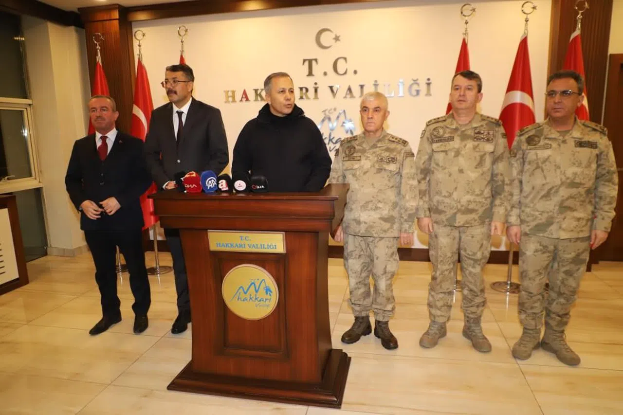 Bakan Yerlikaya iftarını Mehmetçik ile açtı