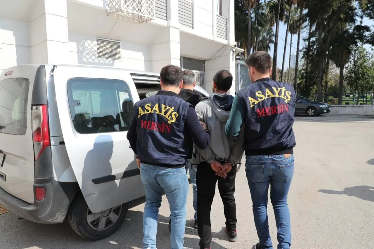 Oto hırsızı önce kameraya sonra polise yakalandı