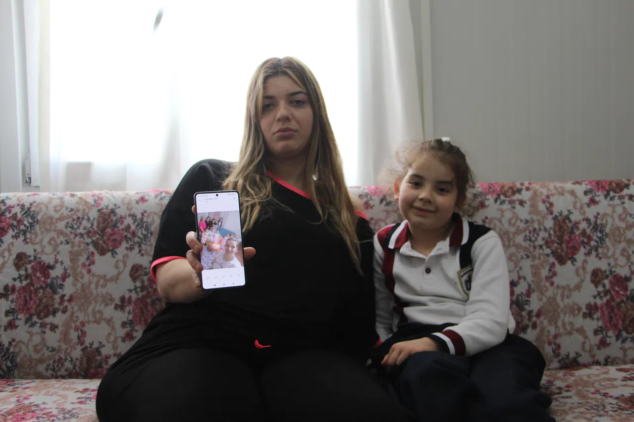 Tek hayali kızının saçını tarayabilmek