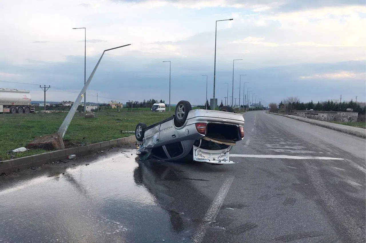 Çarpışan iki araçtan biri takla attı: 2 yaralı