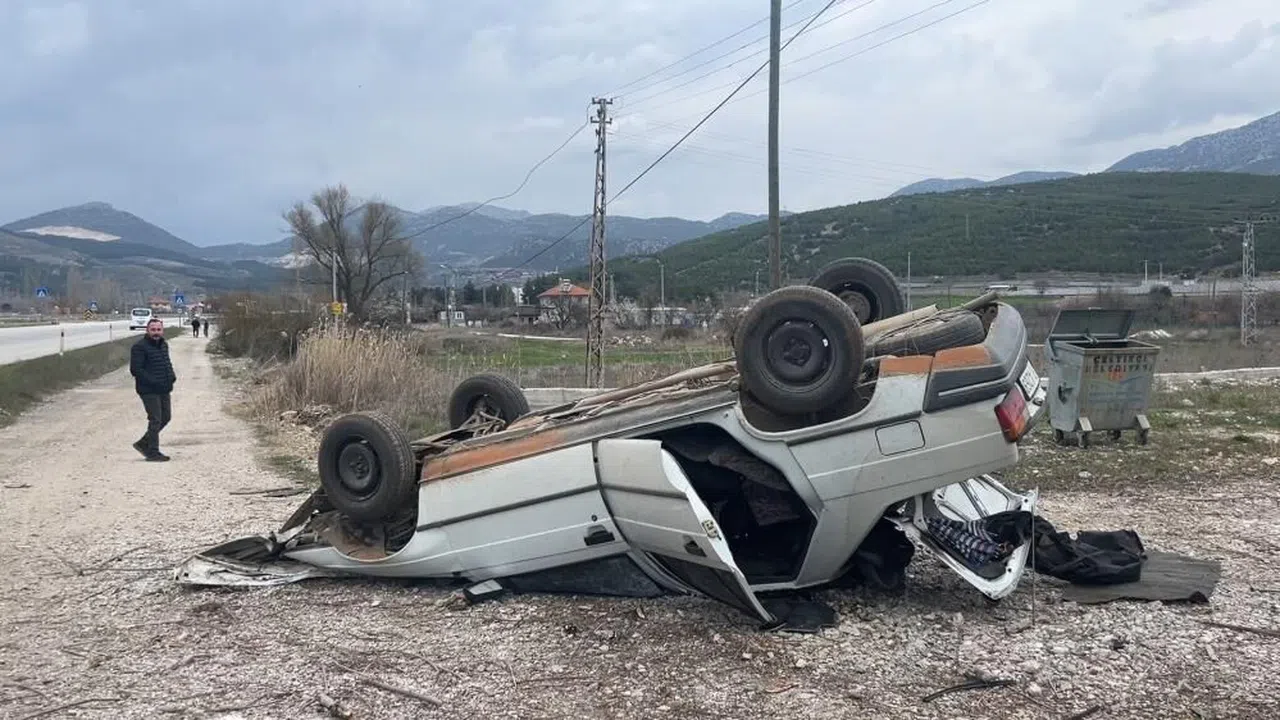 Lastiği patlayan araç takla attı: 1 yaralı