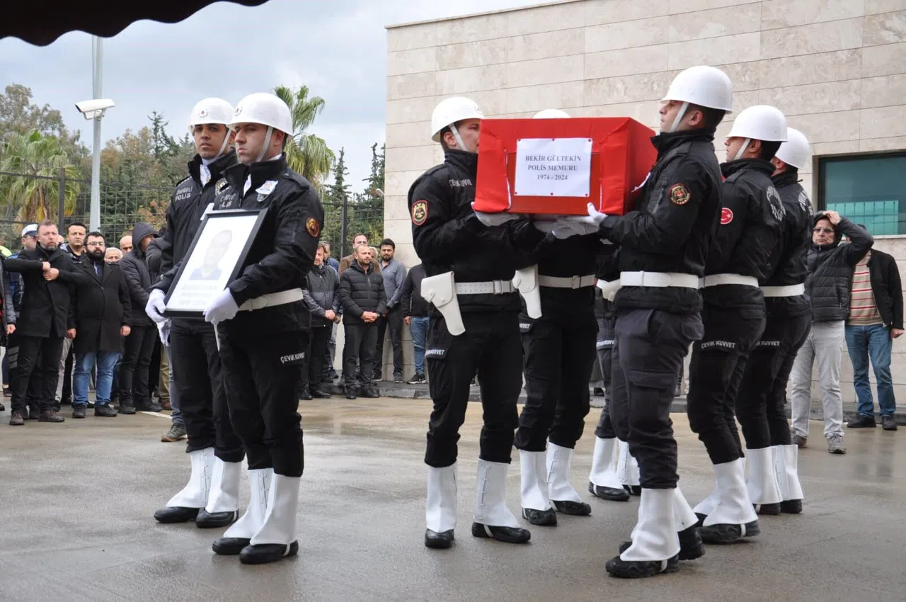 Görev başında kalp krizi geçiren polis hayatını kaybetti