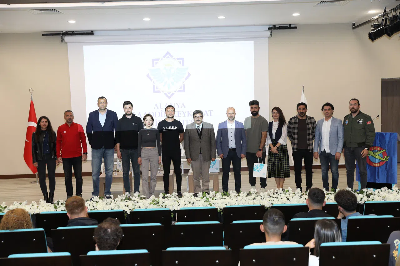 Yamaç paraşütü tutkunları ALKÜ’de buluştu