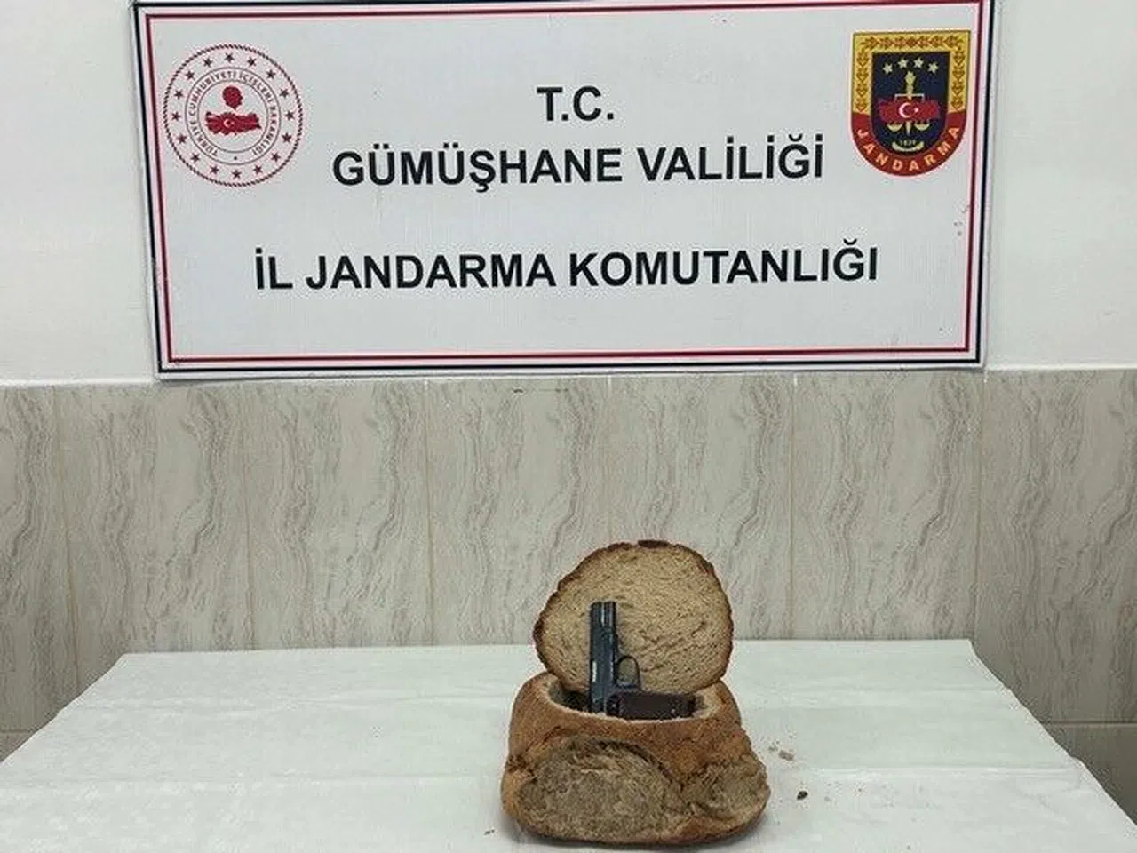 Ruhsatsız tabancayı satarken yakalandı